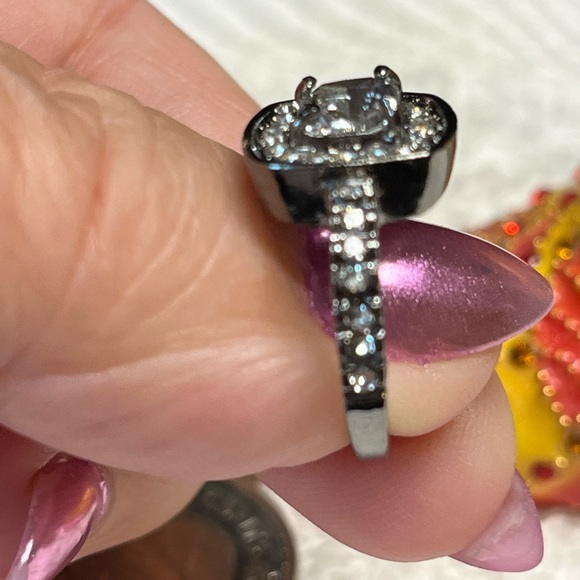 Black metal halo ring - Picture 2 of 7